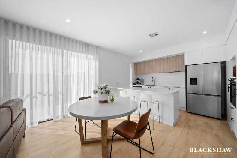 8/2 Mary Street Googong