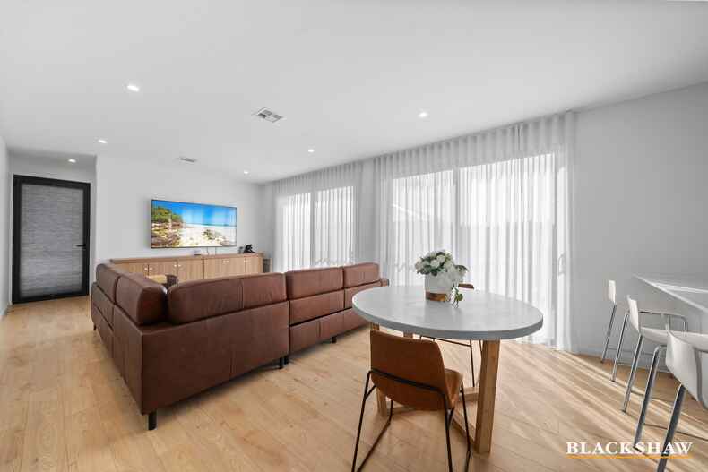 8/2 Mary Street Googong