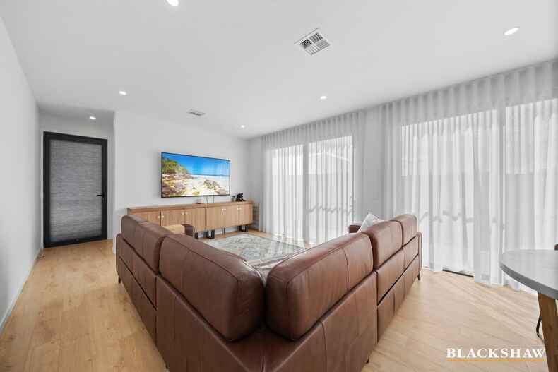 8/2 Mary Street Googong