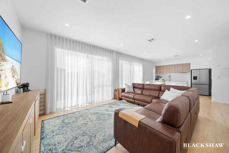 8/2 Mary Street Googong