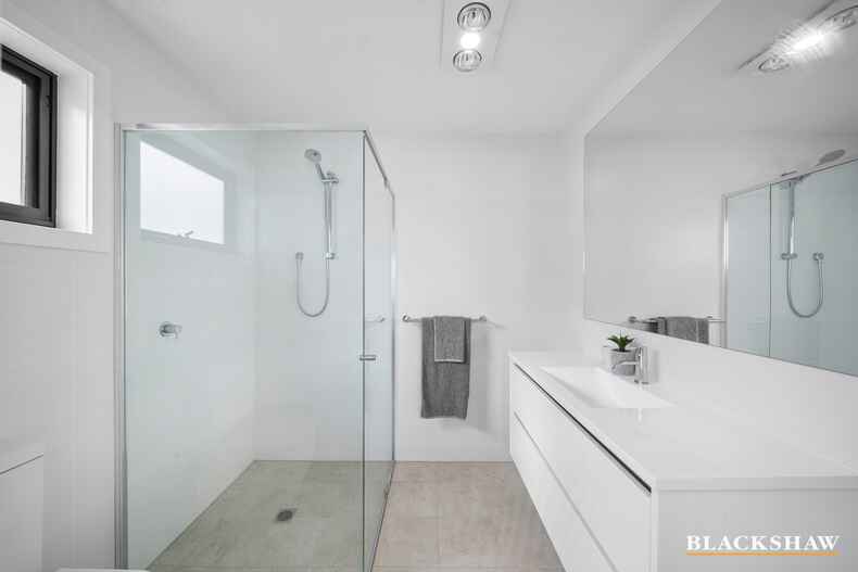 8/2 Mary Street Googong