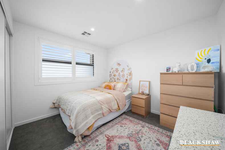 8/2 Mary Street Googong