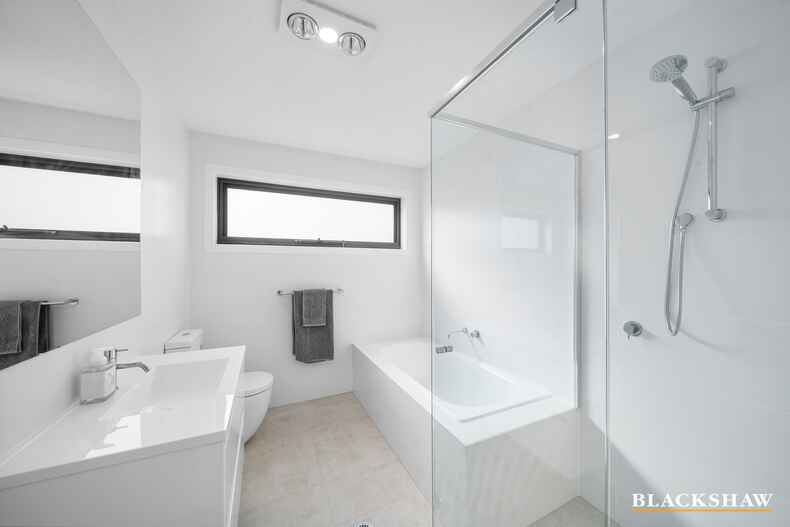 8/2 Mary Street Googong