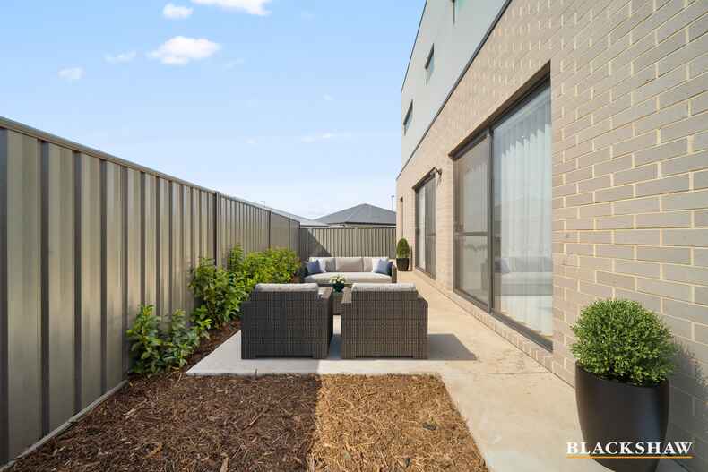 8/2 Mary Street Googong