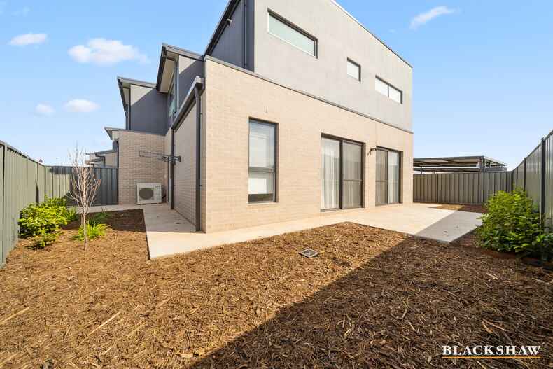 8/2 Mary Street Googong