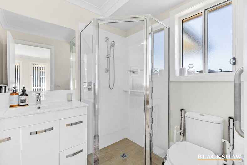 34A Broomfield Crescent Long Beach