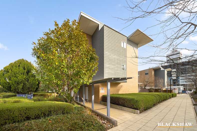 145/116 Easty Street Phillip
