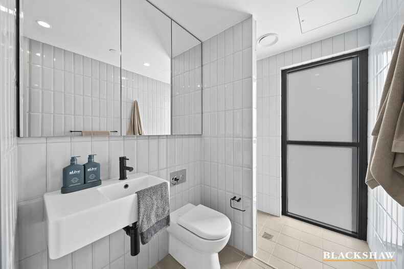 100/45 Eastlake Parade Kingston