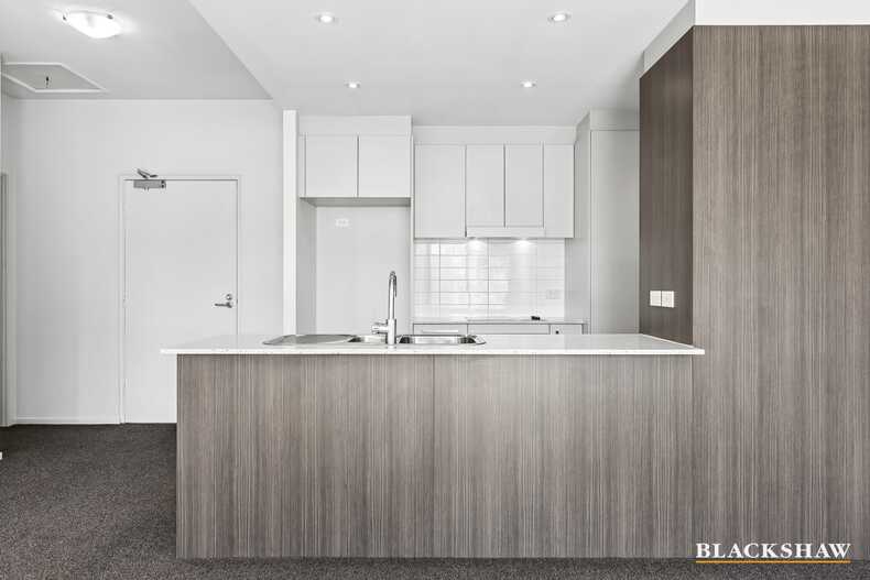68/121 Easty Street Phillip