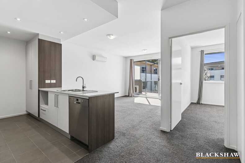 68/121 Easty Street Phillip