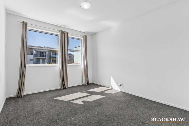 68/121 Easty Street Phillip