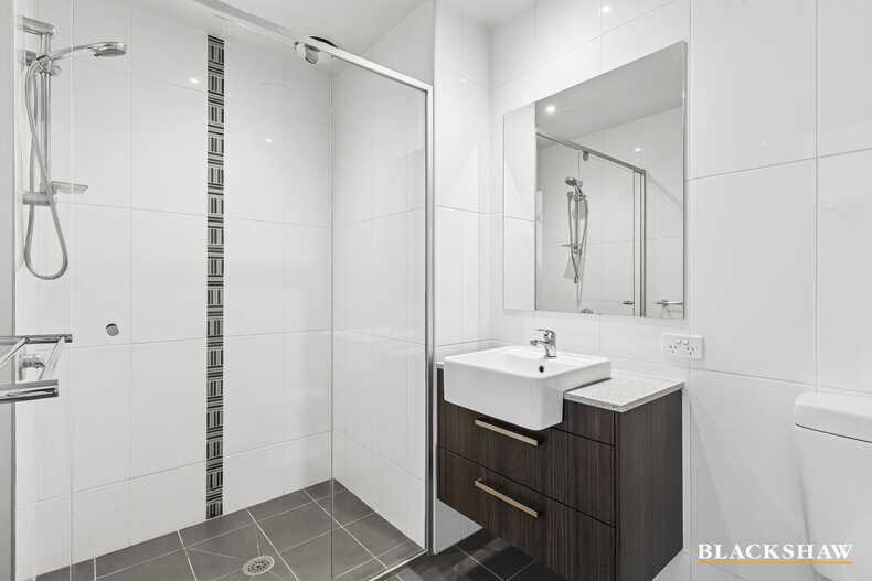 68/121 Easty Street Phillip