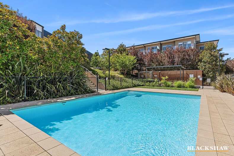 68/121 Easty Street Phillip