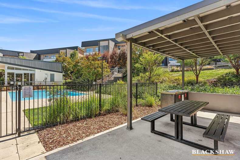 68/121 Easty Street Phillip