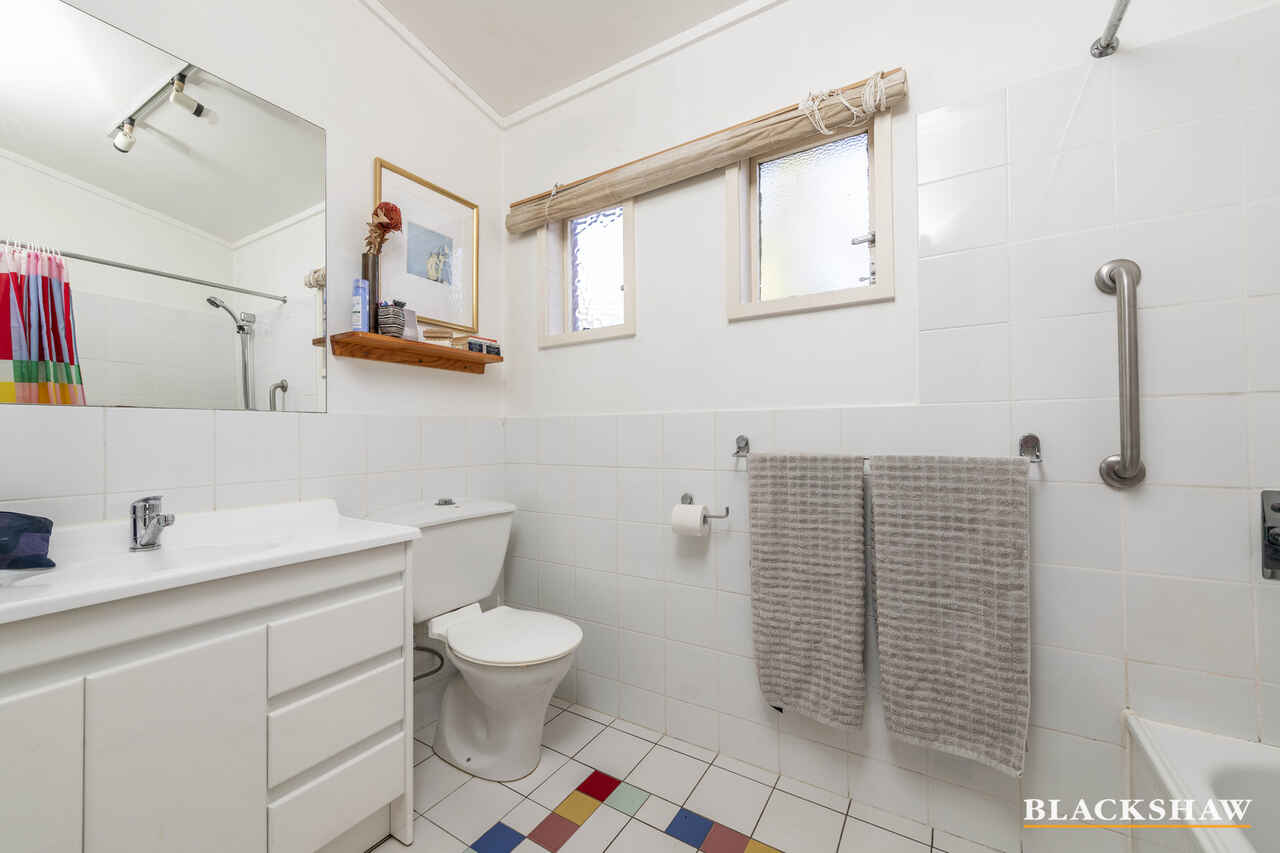 6 Arinya Street Narrabundah