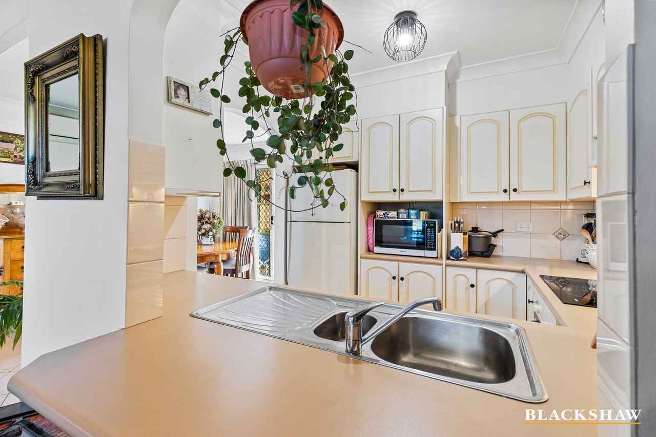 2/2 Lisa Place Sunshine Bay