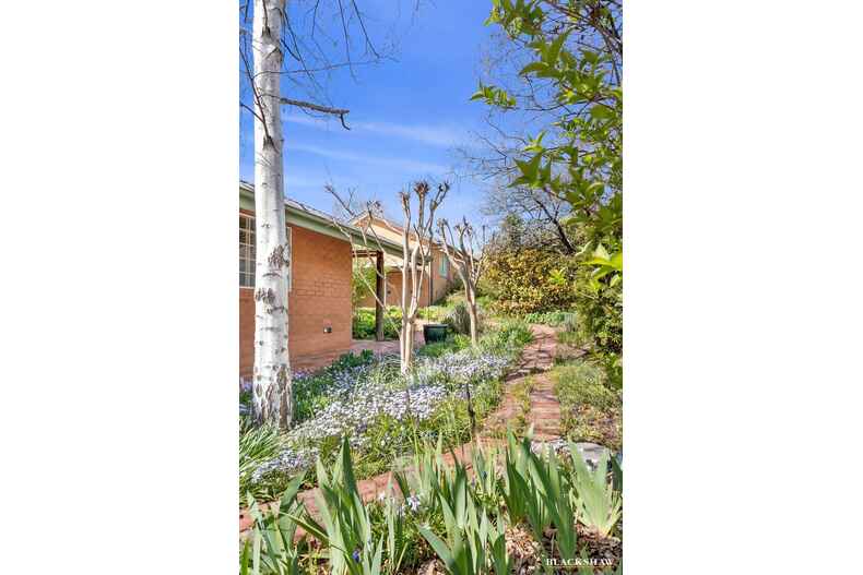 17 Gilmore Crescent Garran