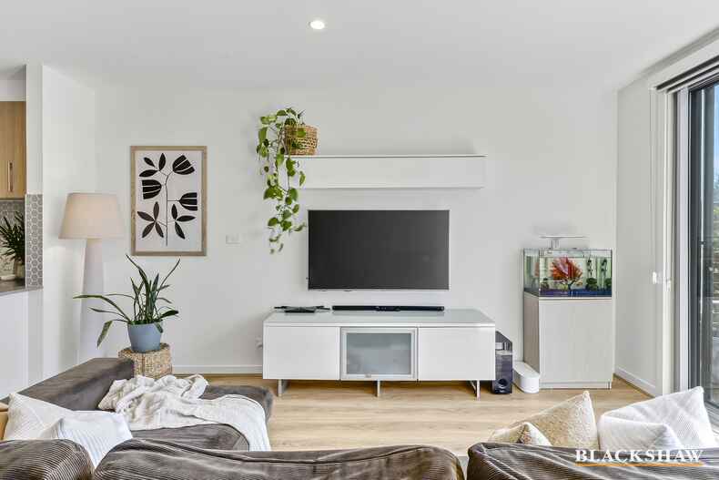 72/128 John Gorton Drive Coombs