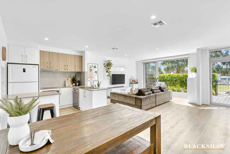 72/128 John Gorton Drive Coombs