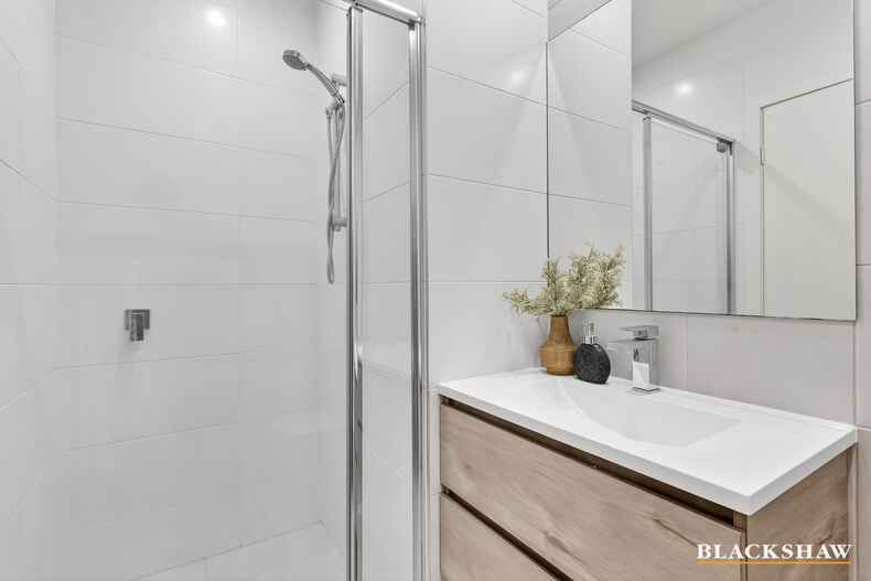 72/128 John Gorton Drive Coombs