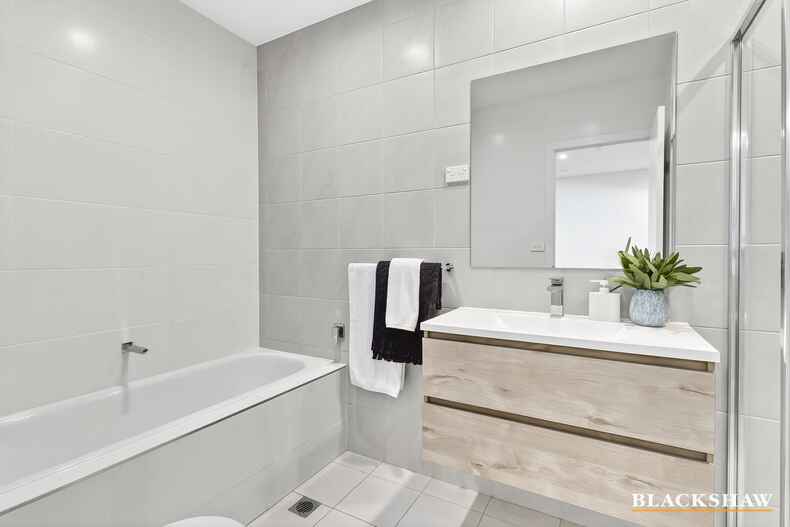 72/128 John Gorton Drive Coombs