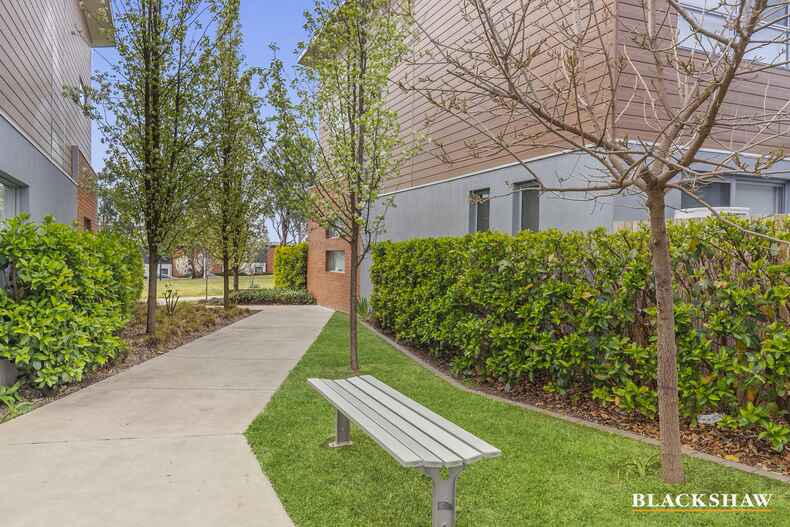 72/128 John Gorton Drive Coombs