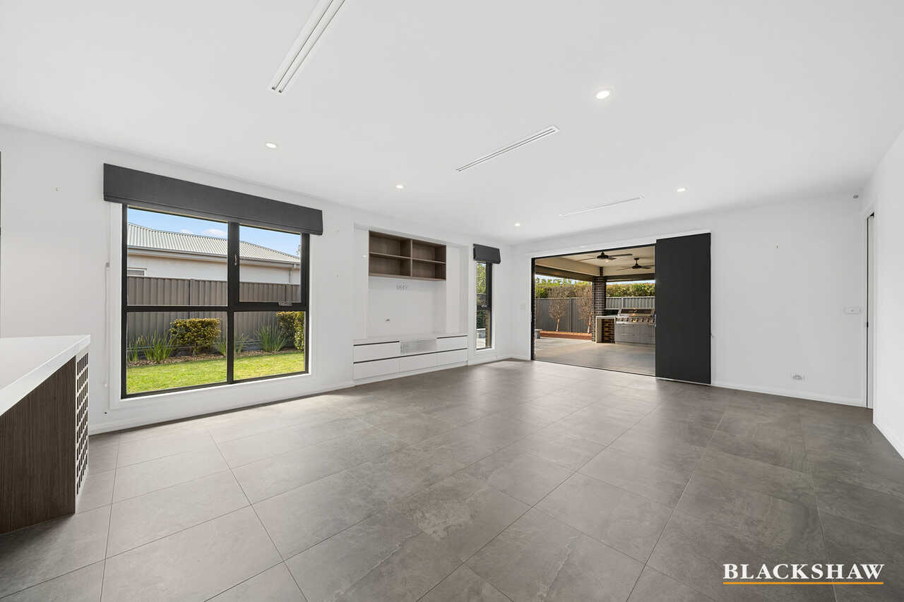 27 Griffiths Link Googong
