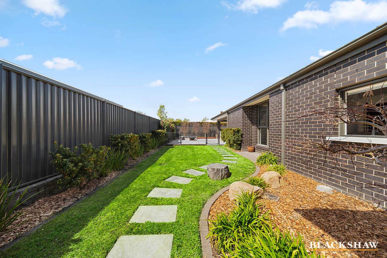 27 Griffiths Link Googong
