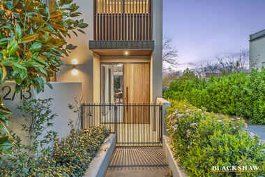 2/13 Lindsay Street Narrabundah