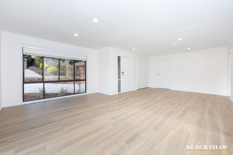 1/8 Gladman Close Isaacs