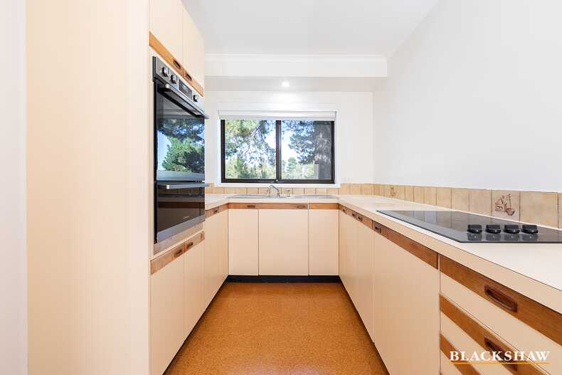 1/8 Gladman Close Isaacs