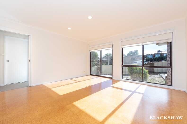 1/8 Gladman Close Isaacs