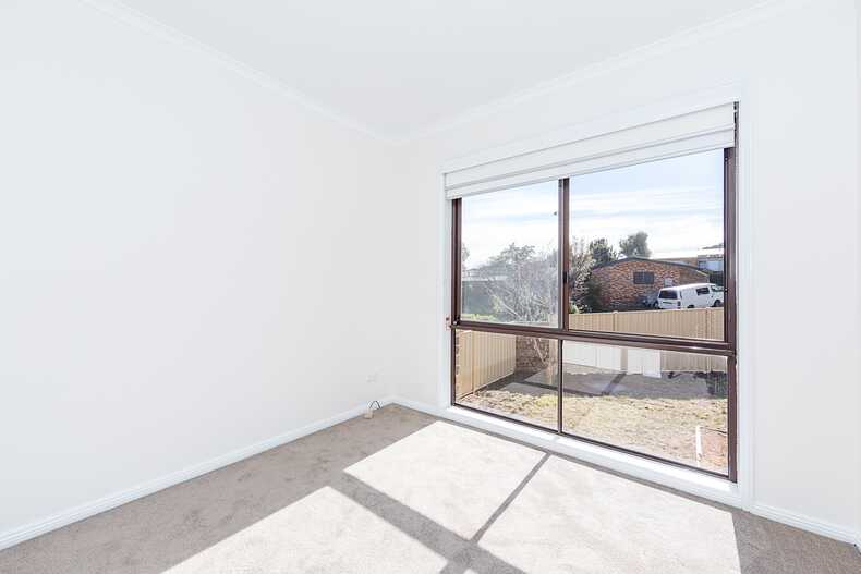 1/8 Gladman Close Isaacs