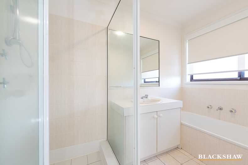 1/8 Gladman Close Isaacs
