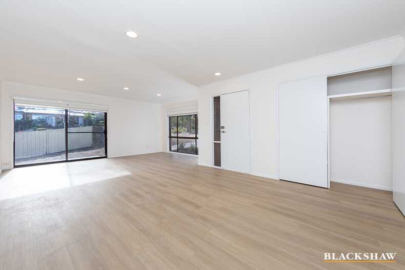 1/8 Gladman Close Isaacs