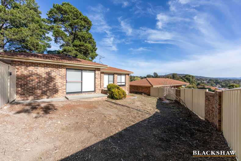 1/8 Gladman Close Isaacs