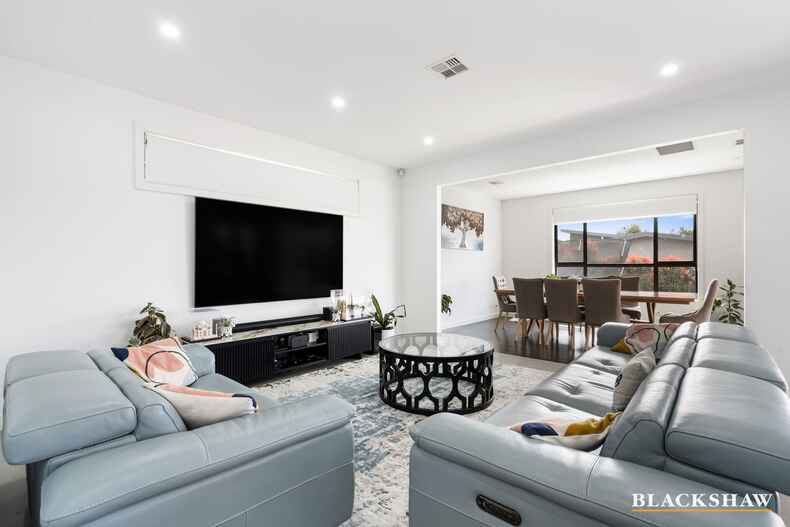 7 Willesee Rise Coombs