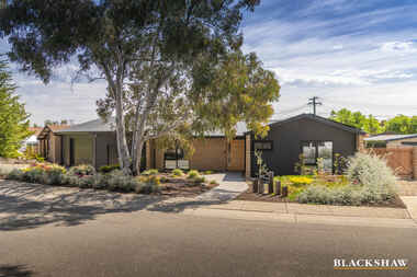 42 Smalley Circuit Giralang