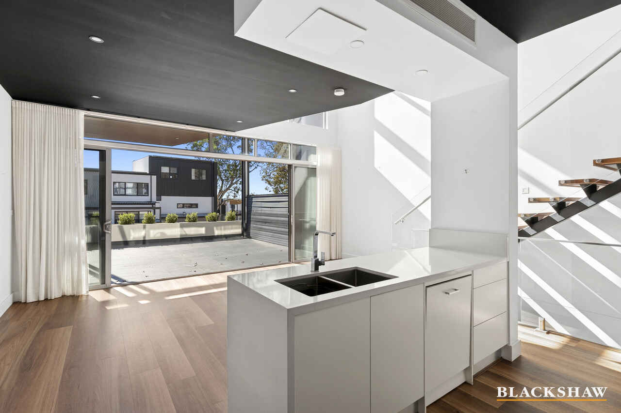 2/4 Endeavour Street Red Hill