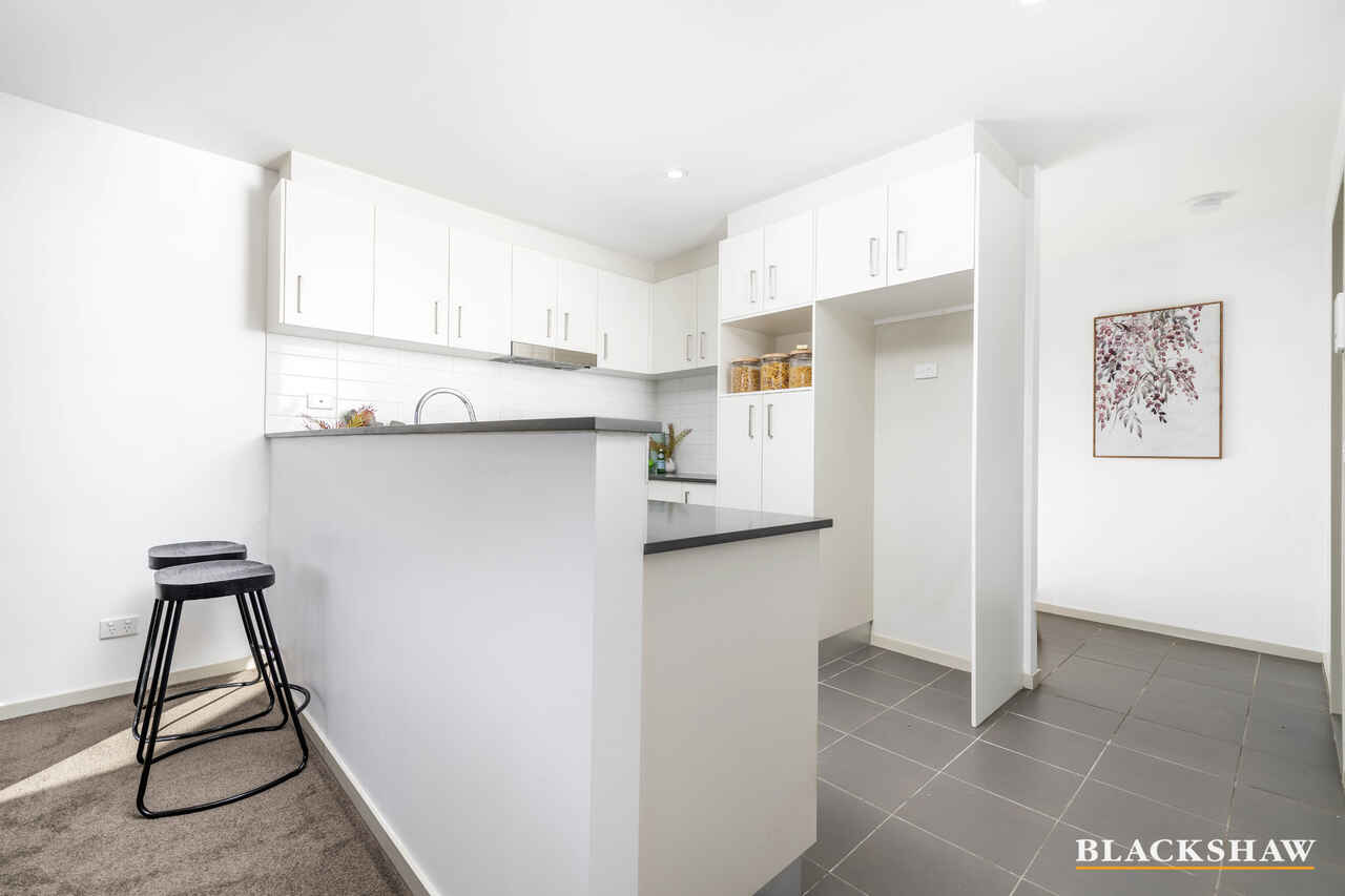 62/104 Henry Kendall Street Franklin