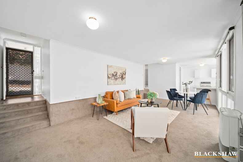 2/17 Henderson Road Queanbeyan