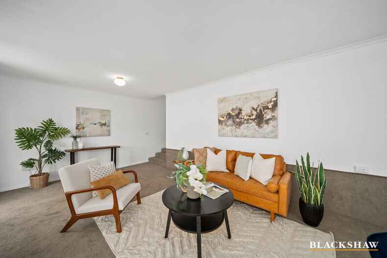 2/17 Henderson Road Queanbeyan