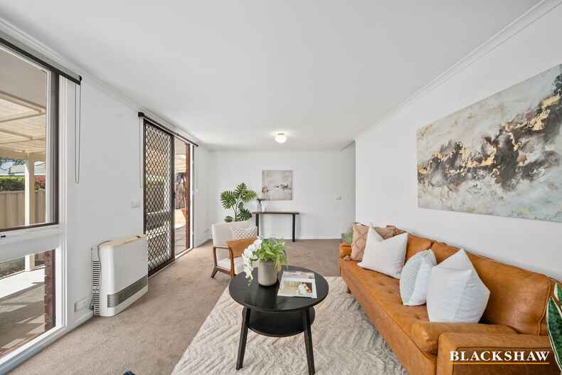 2/17 Henderson Road Queanbeyan