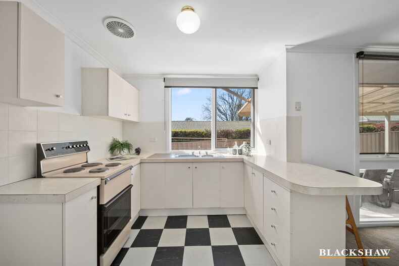 2/17 Henderson Road Queanbeyan