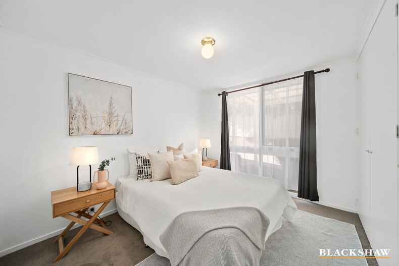 2/17 Henderson Road Queanbeyan