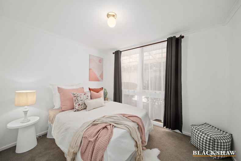 2/17 Henderson Road Queanbeyan