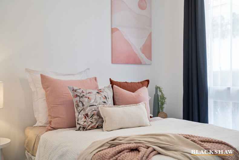 2/17 Henderson Road Queanbeyan