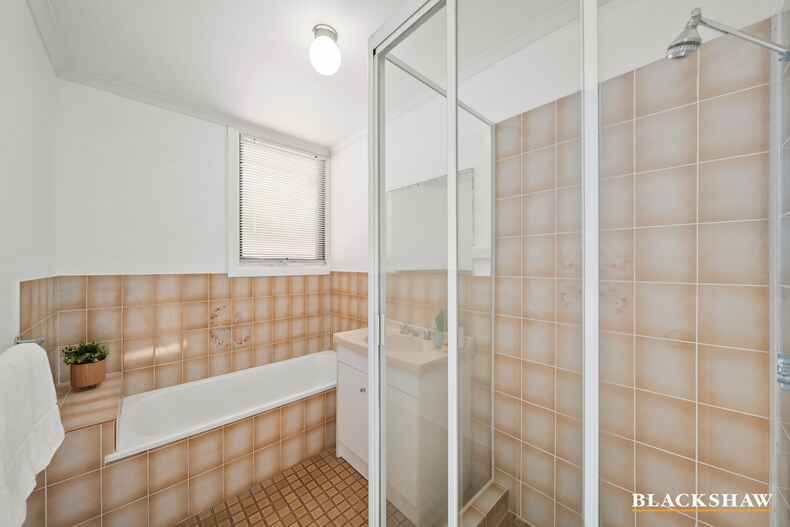 2/17 Henderson Road Queanbeyan