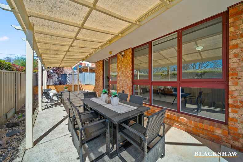 2/17 Henderson Road Queanbeyan