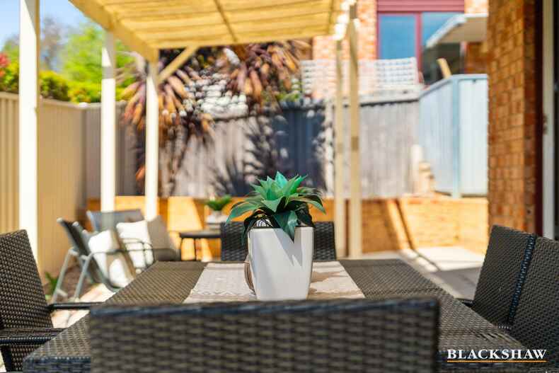 2/17 Henderson Road Queanbeyan